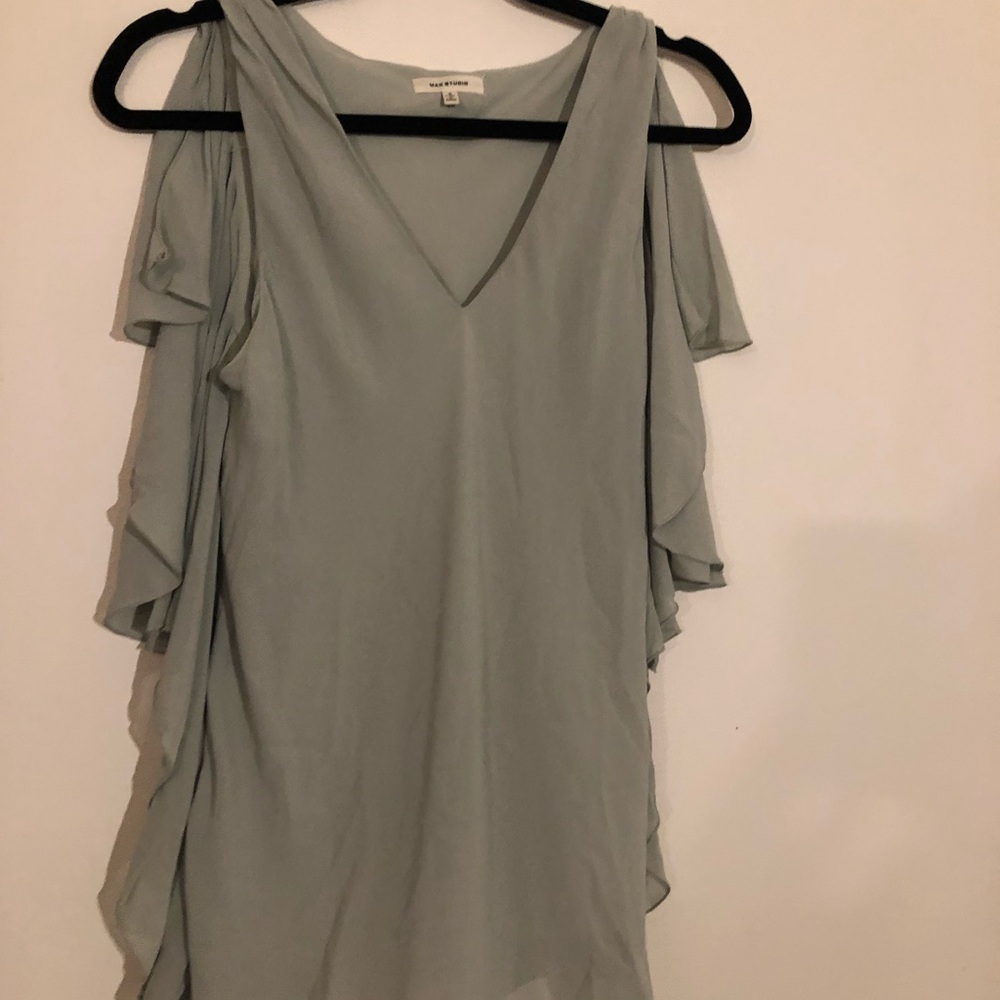 NWOT Max Studio Ruffle Back Top Small, light sage